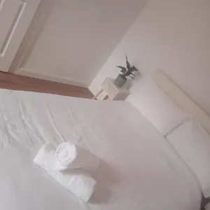 Thorntree Street Apartment