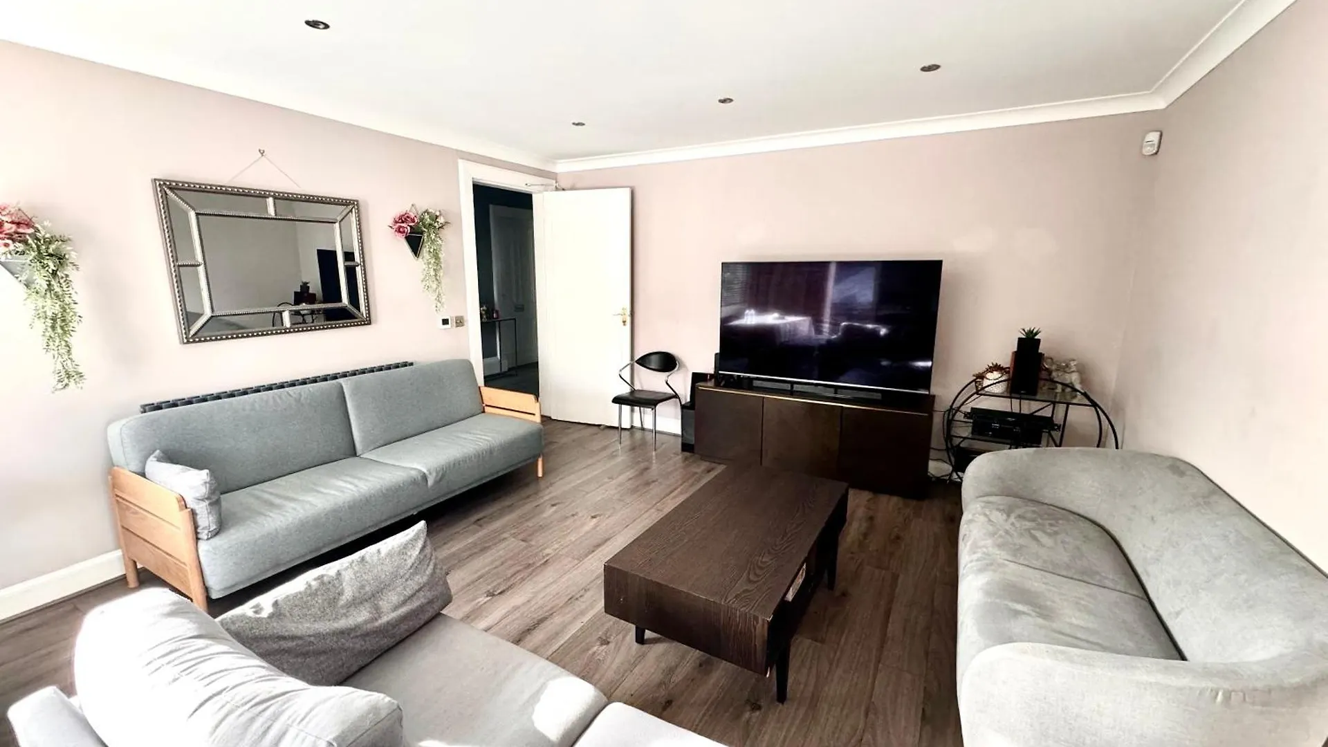 Immanuel House - Modern Luxury Victorian Home 1872 - Free Parking & Fast Fibre Optic Wifi Edinburgh Apartment