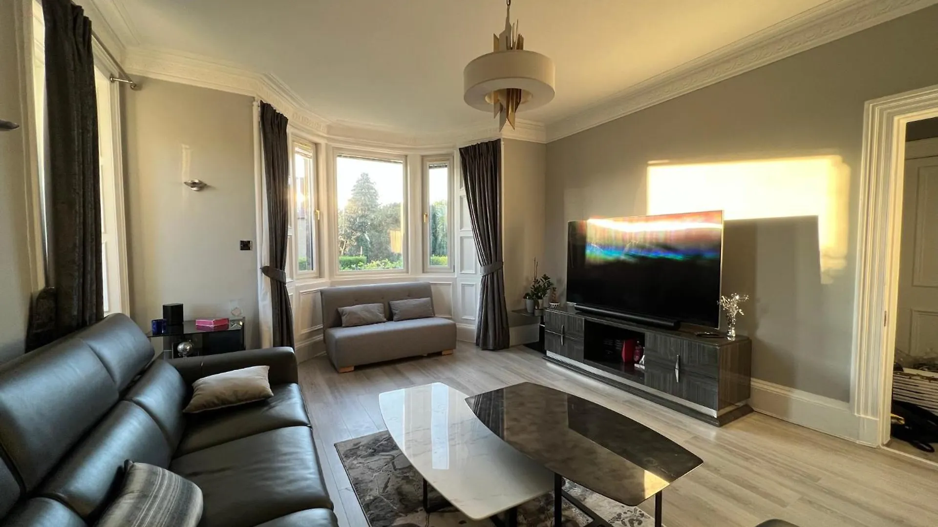Immanuel House - Modern Luxury Victorian Home 1872 - Free Parking & Fast Fibre Optic Wifi Edinburgh Apartment