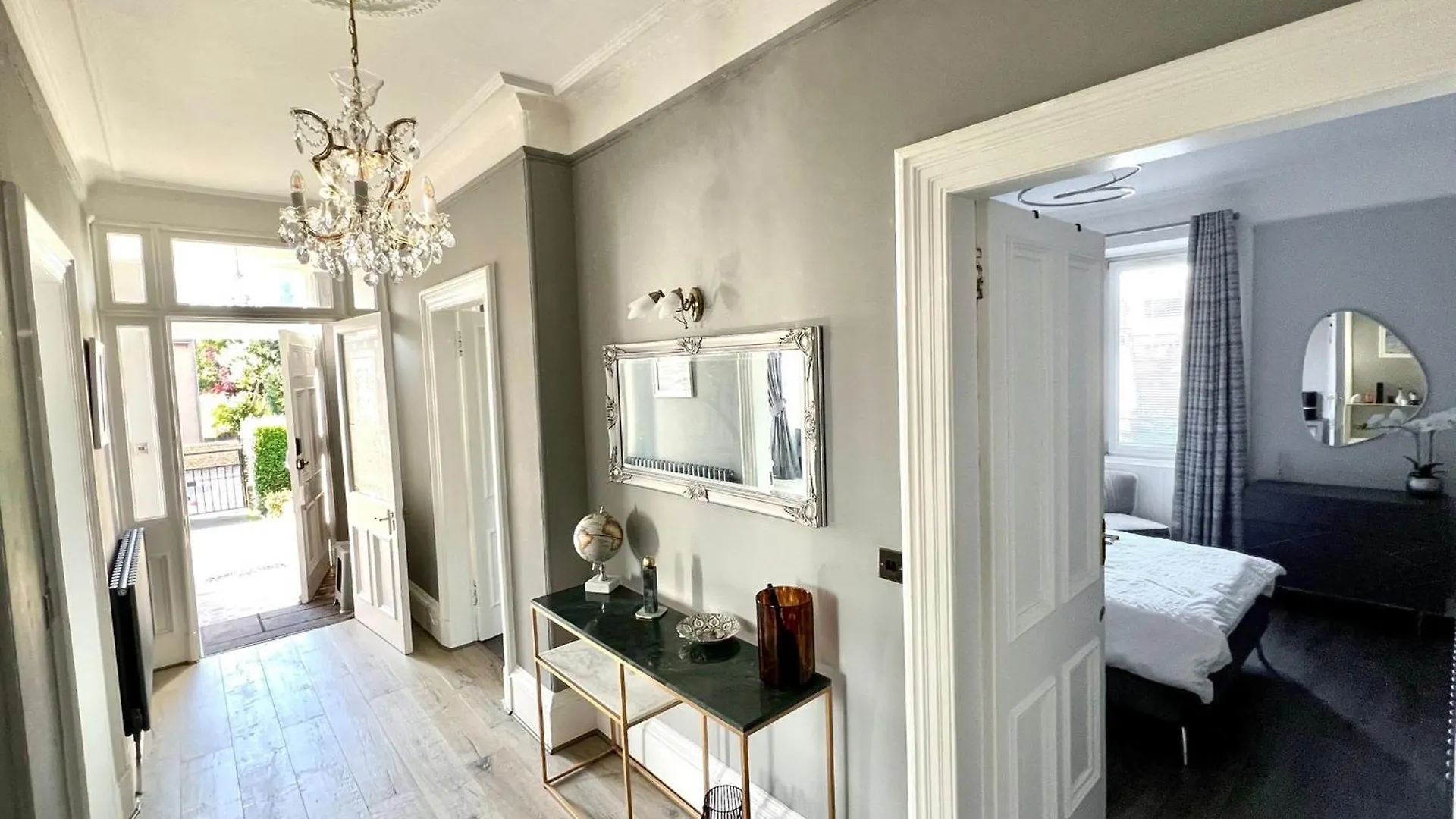 Apartment Immanuel House - Modern Luxury Victorian Home 1872 - Free Parking & Superfast Fibre Optic Wifi Edinburgh