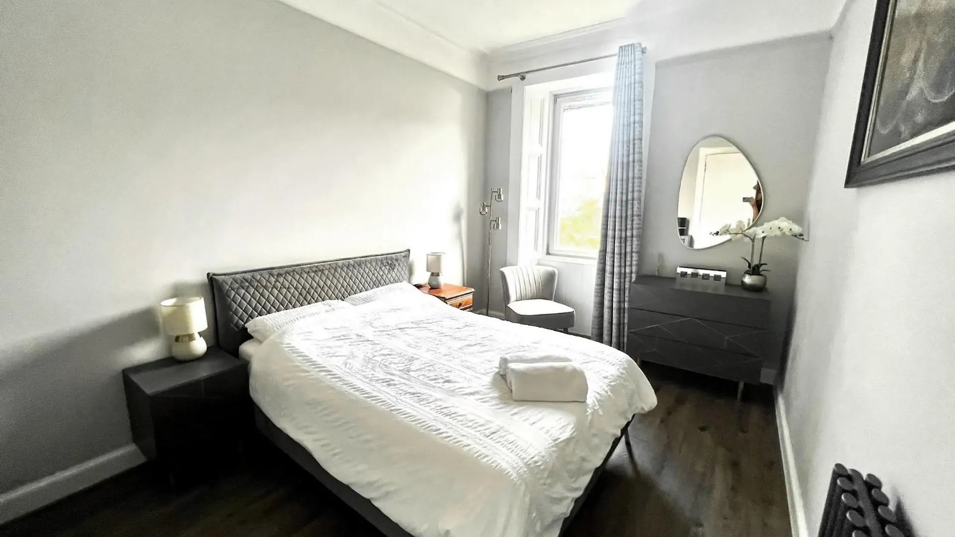 Immanuel House - Modern Luxury Victorian Home 1872 - Free Parking & Fast Fibre Optic Wifi Edinburgh Apartment