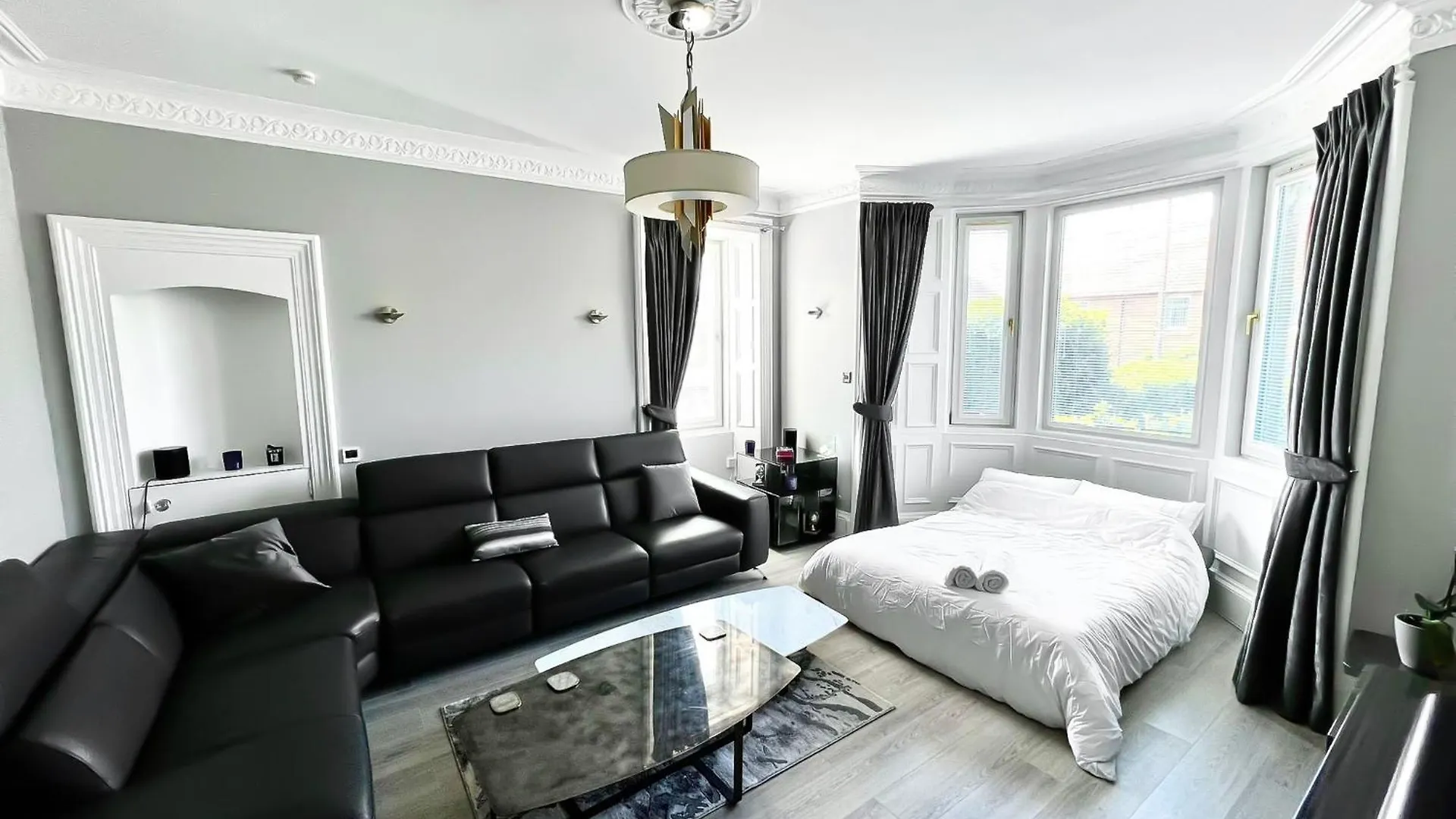 Apartment Immanuel House - Modern Luxury Victorian Home 1872 - Free Parking & Fast Fibre Optic Wifi Edinburgh