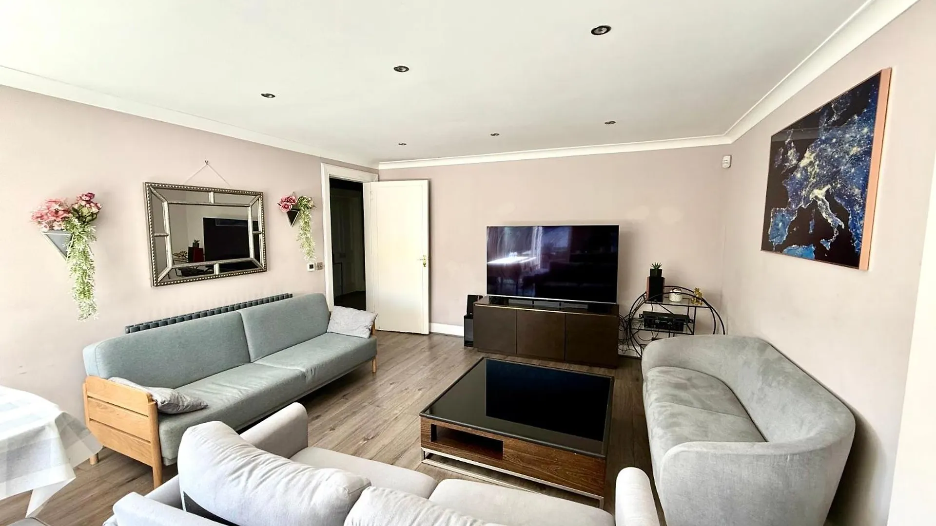 Immanuel House - Modern Luxury Victorian Home 1872 - Free Parking & Fast Fibre Optic Wifi Edinburgh 0*,  United Kingdom