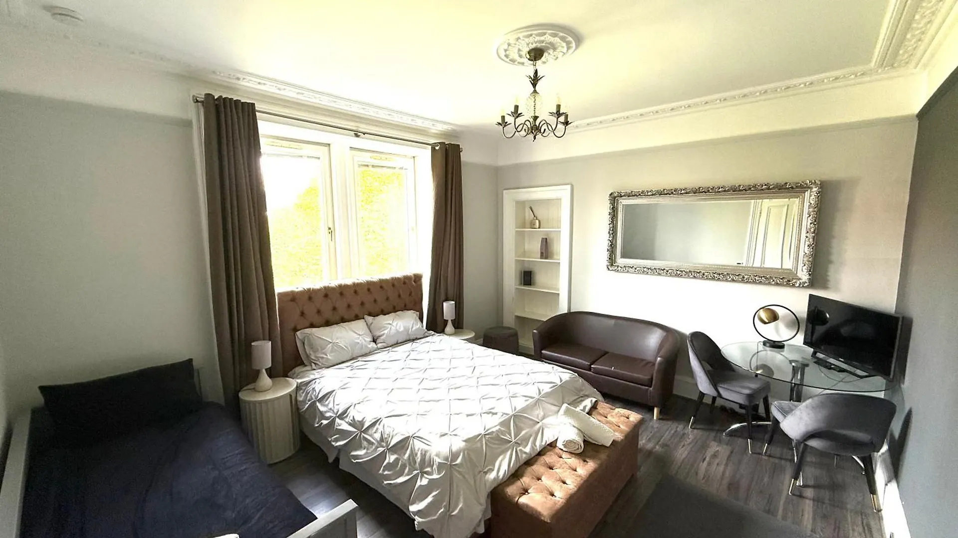 Apartment Immanuel House - Modern Luxury Victorian Home 1872 - Free Parking & Fast Fibre Optic Wifi Edinburgh United Kingdom